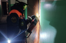 В Пензе спасатели вскрыли квартиру в 3-м проезде Лобачевского В Пензе спасатели вскрыли квартиру в 3-м проезде Лобачевского