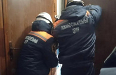 В Пензе спасатели вскрыли квартиру на улице Минской