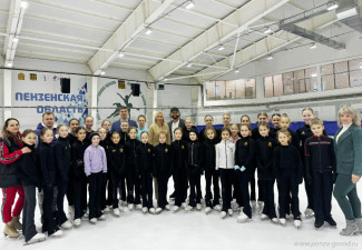 Первый канал снимает Пензу: в новом ледовом комплексе побывал Илья Авербух