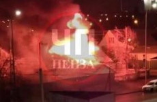 На улице Окружной в Пензе загорелся трехквартирный дом На улице Окружной в Пензе загорелся трехквартирный дом