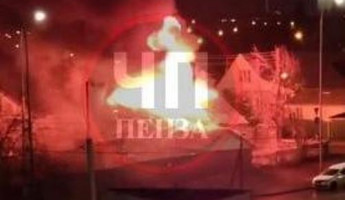На улице Окружной в Пензе загорелся трехквартирный дом На улице Окружной в Пензе загорелся трехквартирный дом