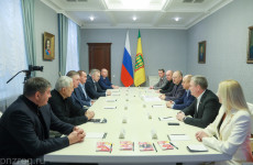 Хоккейные титаны в Пензе: что обсуждали Мельниченко и олимпийские чемпионы Хоккейные титаны в Пензе: что обсуждали Мельниченко и олимпийские чемпионы