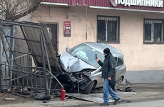 В Пензе водитель с особым стилем езды устроил ДТП на улице Тухачевского В Пензе водитель с особым стилем езды устроил ДТП на улице Тухачевского