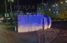 На улице Новоселов в Пензе перевернулся фургон На улице Новоселов в Пензе перевернулся фургон