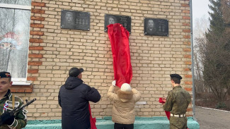 Память жива: в Пензенском лесном колледже открыли доски в честь участников СВО