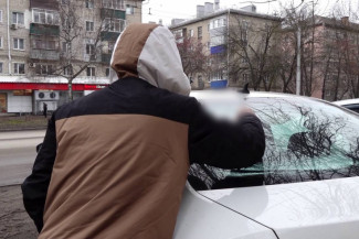 В Пензе двух автомобилистов привлекли к ответственности за запрещенные наклейки