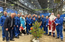 В Пензе Дед Мороз и Снегурочка подарили праздник работникам завода