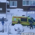 Машина реанимации застряла в заваленном снегом дворе в Пензе