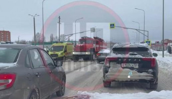 Страшное ДТП под Пензой: легковушка врезалась в толпу детей Страшное ДТП под Пензой: легковушка врезалась в толпу детей