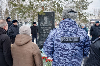 В Пензе почтили память бойца ОМОН, погибшего при выполнении долга