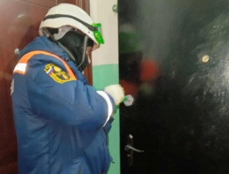 Пензенские спасатели помогли врачам попасть в квартиру на улице Мира