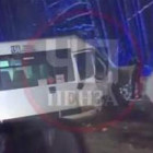 Приехало три «скорых»: в Пензе лоб в лоб столкнулись кроссовер и маршрутка