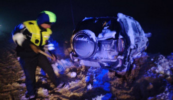 Снегопады в Пензенской области: автоинспекторы вытаскивают машины из сугробов