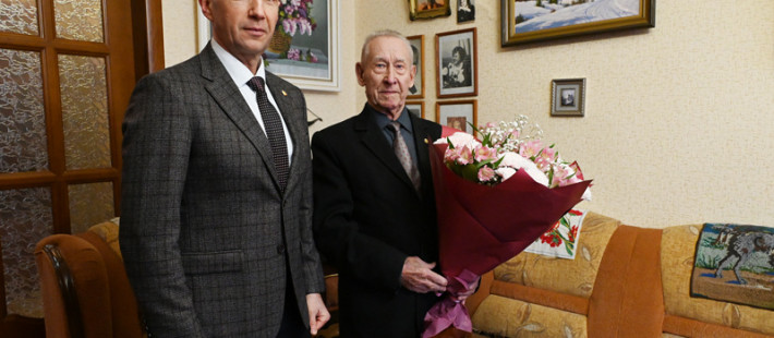 Юбилей с историей: глава Пензы поздравил с 90-летием заслуженного земляка