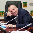 Иномарка для депутата Кухарева? ПГАУ покупает Geely с массажем и премиальной аудиосистемой