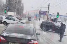 Очевидцы сообщают о серьезной аварии на улице Аустрина в Пензе