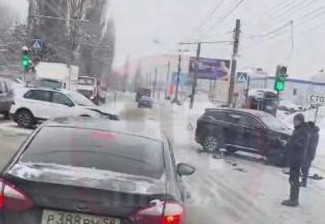 Очевидцы сообщают о серьезной аварии на улице Аустрина в Пензе