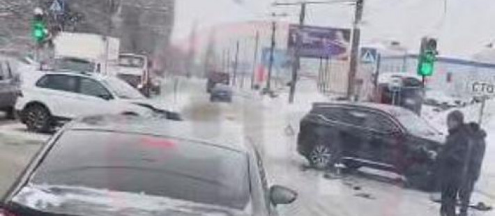 Очевидцы сообщают о серьезной аварии на улице Аустрина в Пензе