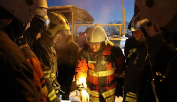 В Пензе 150 человек продолжают тушить пожар на нефтебазе после атаки дрона