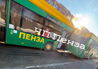 На улице Чкалова в Пензе столкнулись автобус и троллейбус