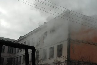 Появились фотографии с места серьезного пожара в пензенской школе 