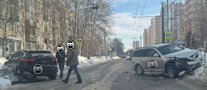 Очевидцы сообщают о жесткой аварии на улице Рахманинова в Пензе