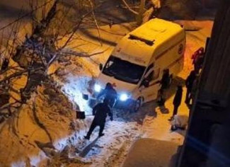 Коммунальный провал в Пензе: застрявшая в снегу скорая 40 минут не могла вывезти пациента