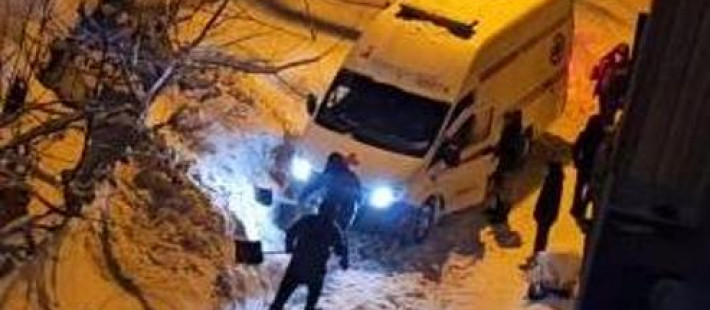 Коммунальный провал в Пензе: застрявшая в снегу скорая 40 минут не могла вывезти пациента