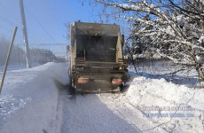 Коммунальный паралич в Пензе: спецтехника не смогла проехать из-за сугробов