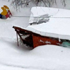 Секунды до беды: в Пензе снег обрушил крышу веранды в детском саду