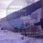 Снег сильнее коммунальщиков: в Пензе застрял огромный автобус