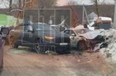 Пенза тонет в сугробах: на окраине города такси разнесло в жестком ДТП