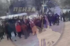 Пенза на грани транспортного срыва: жители Ахун штурмуют остановки Пенза на грани транспортного срыва: жители Ахун штурмуют остановки