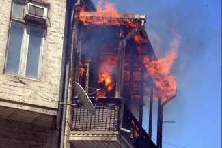 В Пензе на Краснова сгорел балкон 