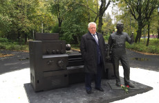 Не забудьте поздравить! Сегодня день рождения празднует известный промышленник Юрий Почивалов