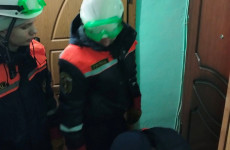 Пензенские спасатели помогли полиции попасть в жилье пенсионера