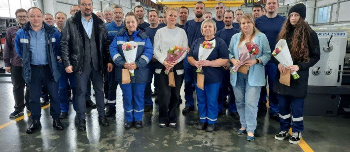Сотрудницы станкостроительного завода в Пензе получили поздравления с 8 марта