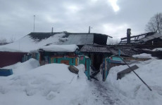 Пензеснкие пожарные эвакуировали женщину из горящего здания