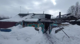 Пензеснкие пожарные эвакуировали женщину из горящего здания