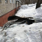 Опасность над головой: в пензенской пятиэтажке обрушились крыша и стекло балкона