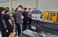 Экскурсия в индустрию: школьникам из Пензы показали современное станкостроение