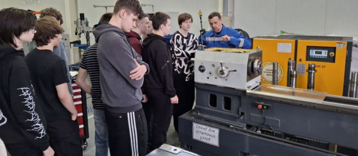 Экскурсия в индустрию: школьникам из Пензы показали современное станкостроение