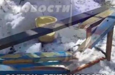 Коммунальный разгром в Пензе: после чистки крыши двор остался без лавочек