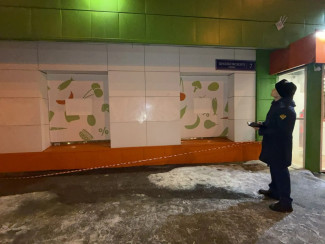 Пошла в магазин и оказалась в больнице: в Пензе лед с крыши рухнул на женщину