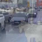 Дороги Пензы «показали уровень»: очередное авто застряло в яме