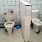 В Пензе пенсионерка «подрезала» сотовый у девушки в туалете бара