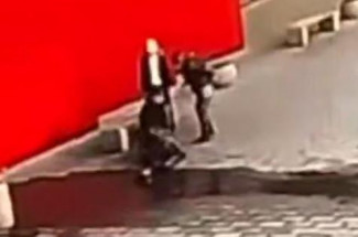 В Пензе пьяный вооруженный мужчина искал жертву у ТЦ