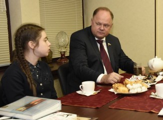 Пензенская школьница поблагодарила Вадима Супикова за поездку в «Артек»
