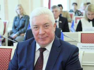 Желаем успехов! 5 мая день рождения празднует депутат Александр Гуляков