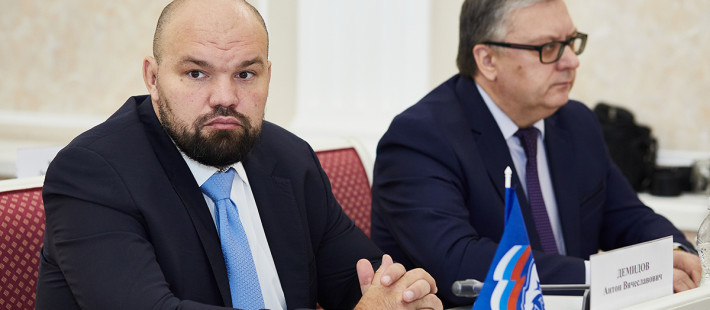 Желаем благополучия! 7 мая родился депутат Антон Демидов